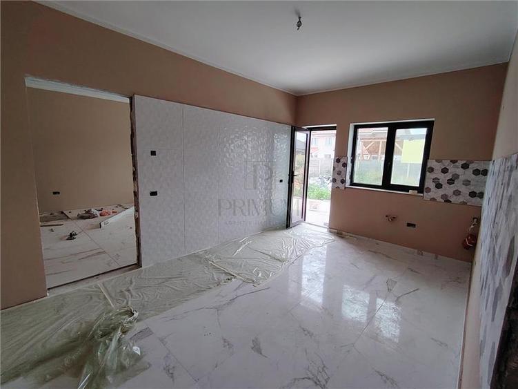 Duplex cu 5 camere cu Canalizare în Moșnița Nouă