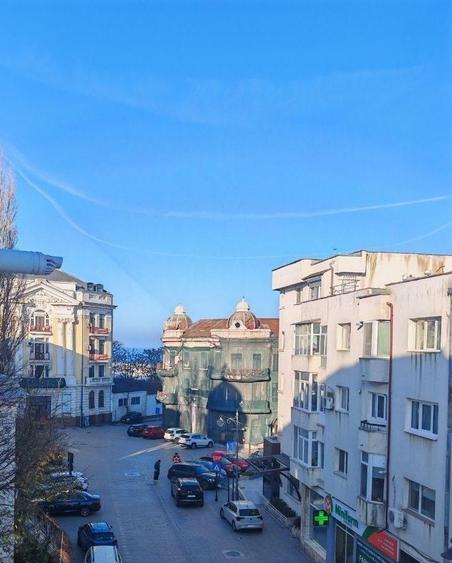 Apartament cu 3 camere decomandat în Peninsula