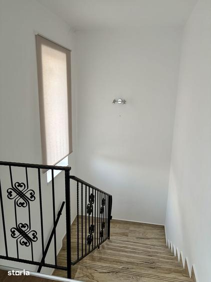 Casă cu 4 camere cu Teren 400 Mp în Joița