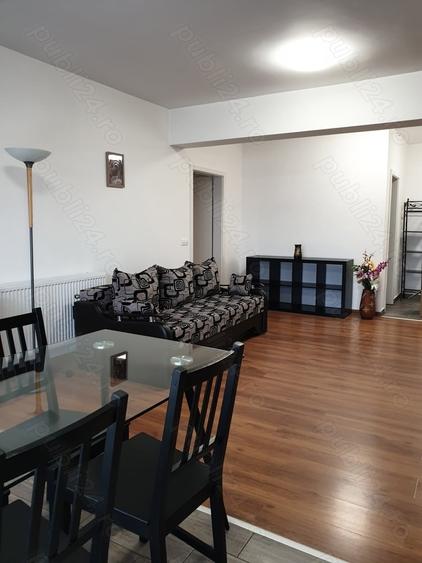 Apartament cu 3 camere decomandat în Tractorul