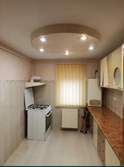 Apartament cu 3 camere decomandat în Central