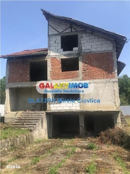 Casă cu 6 camere cu Teren 1513 Mp în Cornu