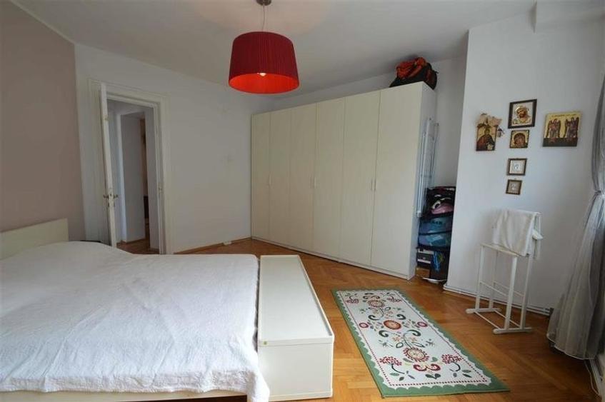 Apartament cu 5 camere decomandat, mobilat în Magheru