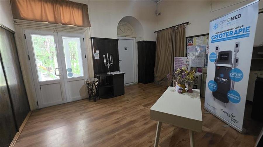 Casă cu 10 camere cu Teren 1302 Mp în Ultracentral