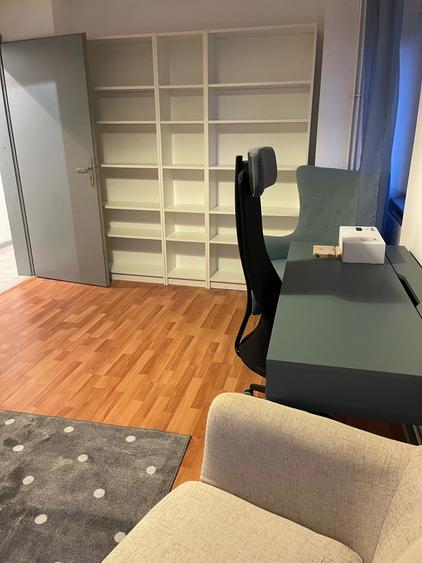 Apartament cu 4 camere decomandat, mobilat în Polonă
