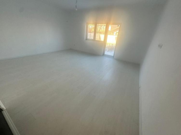 Duplex cu 4 camere cu Canalizare în Central
