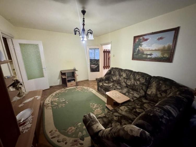 Apartament cu 2 camere semidecomandat, mobilat în Micro 15