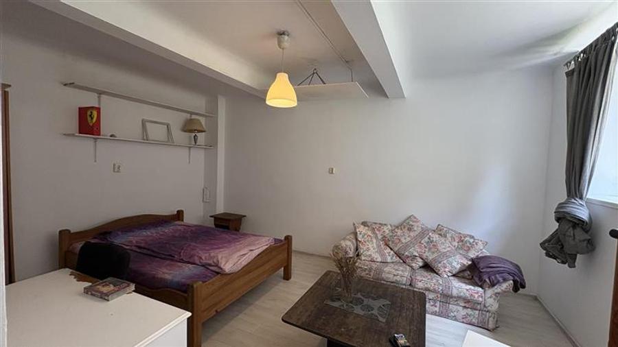 Apartament cu 2 camere semidecomandat, mobilat în Central