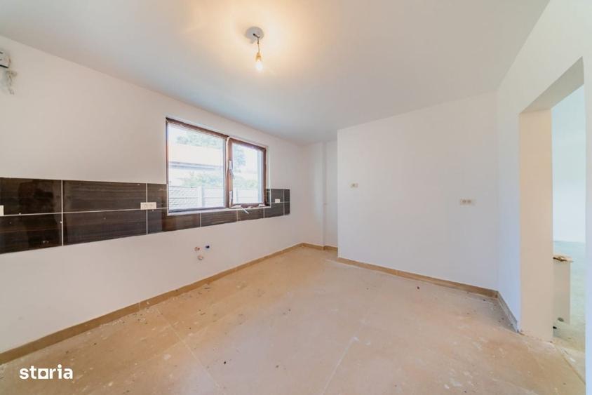 Casă cu 4 camere în Intim