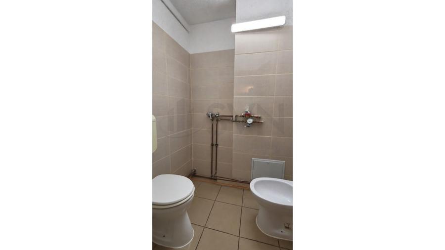 Apartament cu 4 camere decomandat, mobilat în P-ța Alba Iulia