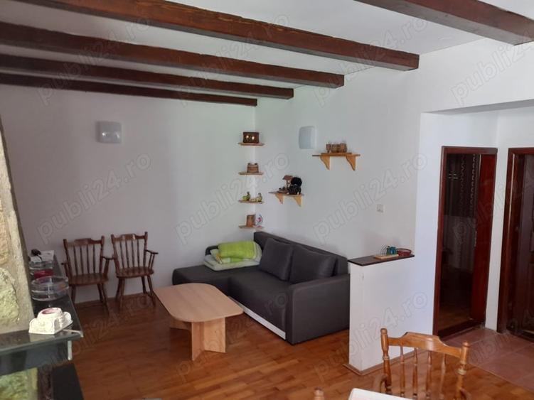 Casă cu 5 camere în Poiana