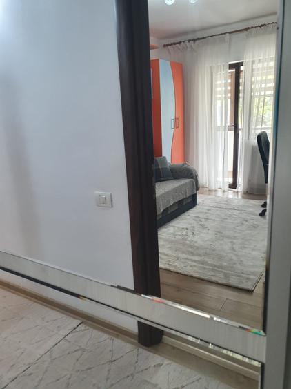 Apartament cu 3 camere decomandat în Faleza Nord