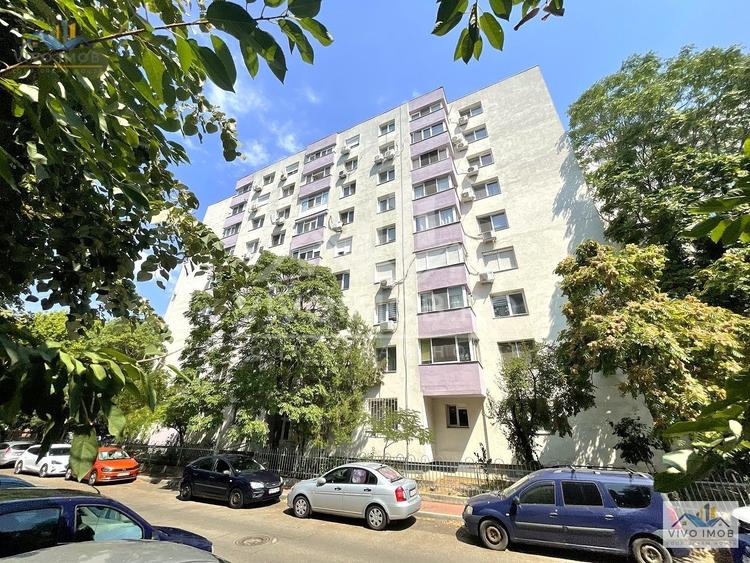 Apartament cu 3 camere semidecomandat în Titan