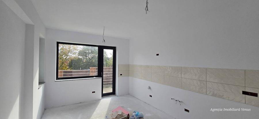 Casă individuală cu 6 camere cu Teren 438 Mp în Central