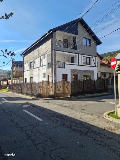 Casă cu 4 camere cu Teren 75 Mp în Central