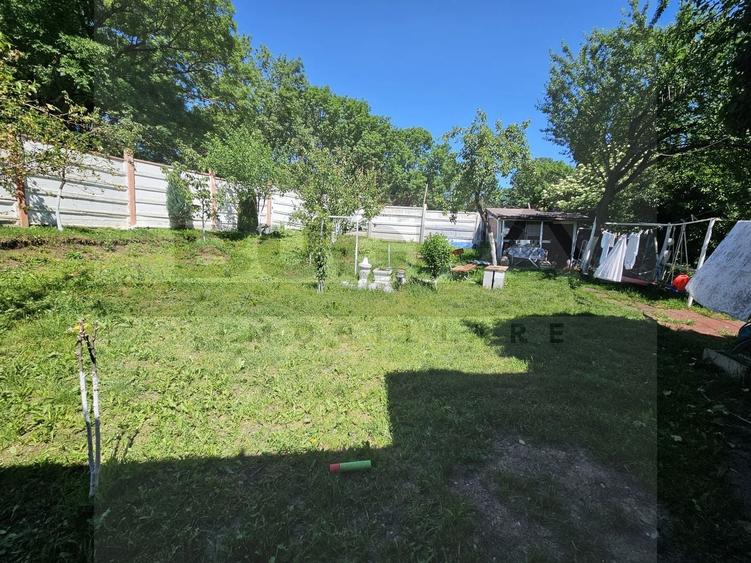 Apartament cu 3 camere semidecomandat, mobilat în Central