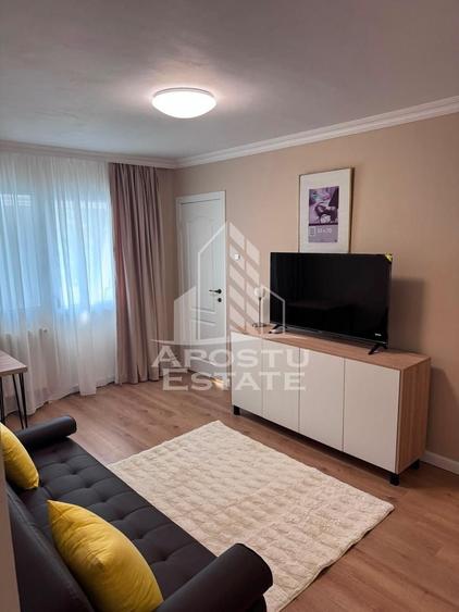 Apartament cu 3 camere semidecomandat, mobilat în Bucovina