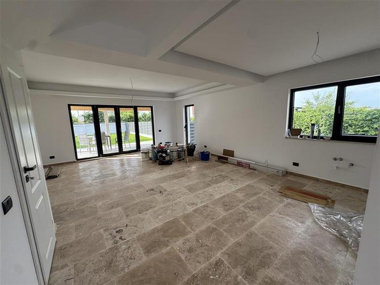 Casă individuală cu 4 camere cu Teren 500 Mp în Central