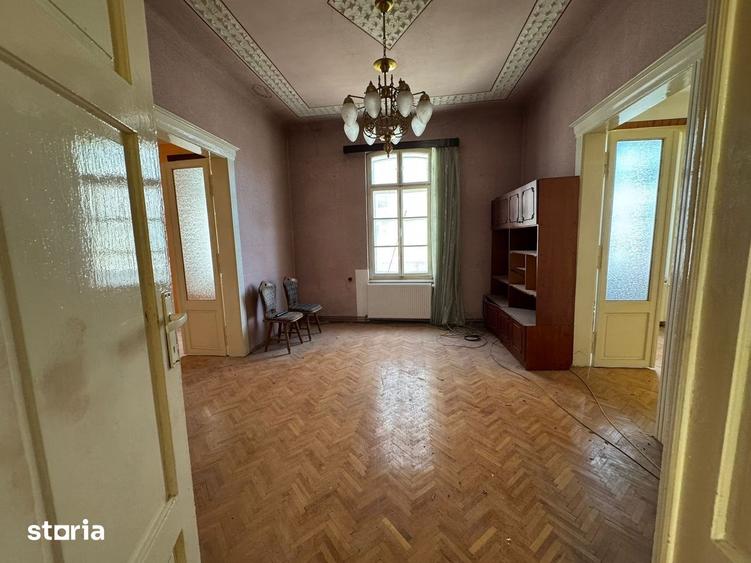 Apartament cu 3 camere semidecomandat în Central