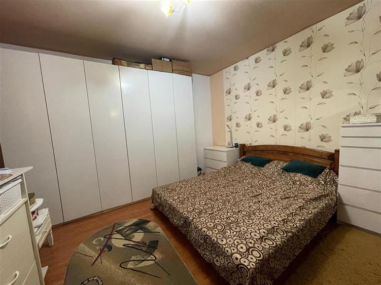 Casă individuală cu 5 camere cu Canalizare în Central