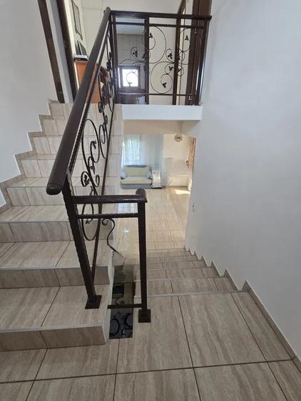 Casă individuală cu 4 camere cu Teren 300 Mp în Lazu
