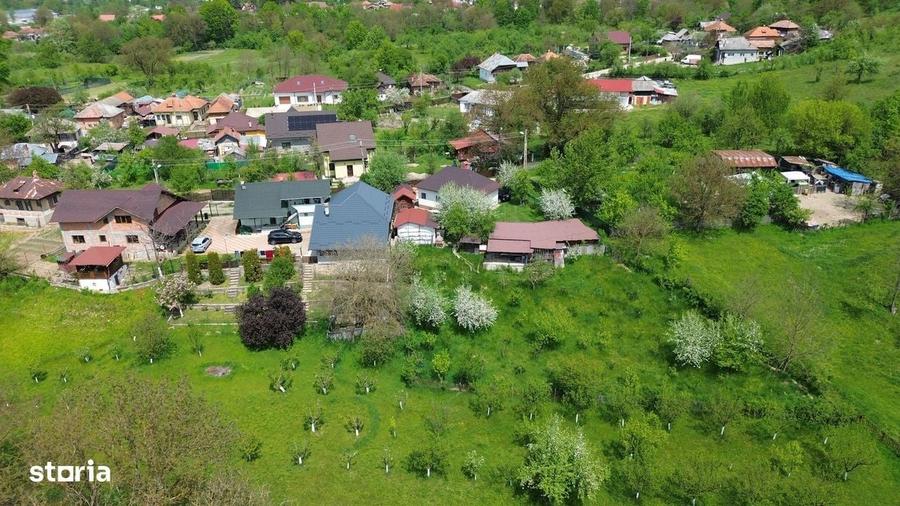 Casă cu 3 camere în Dealu