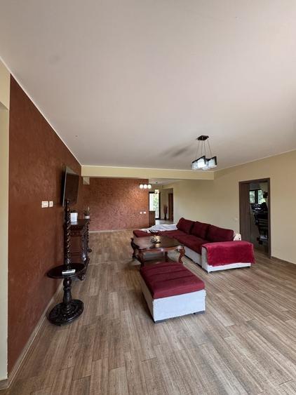 Casă cu 4 camere în Parța