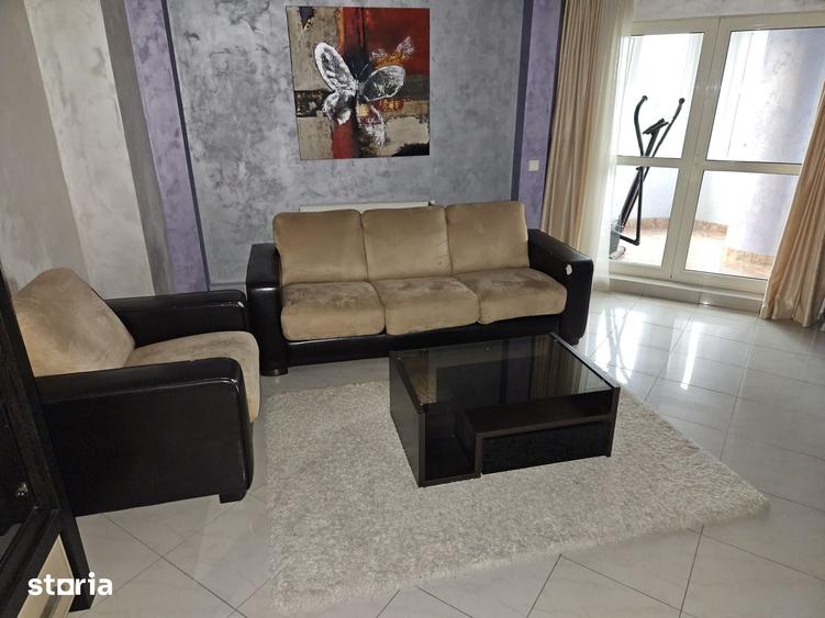 Apartament cu 3 camere decomandat în Calea București