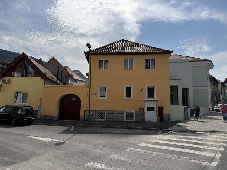 Casă cu 4 camere în Centrul Civic