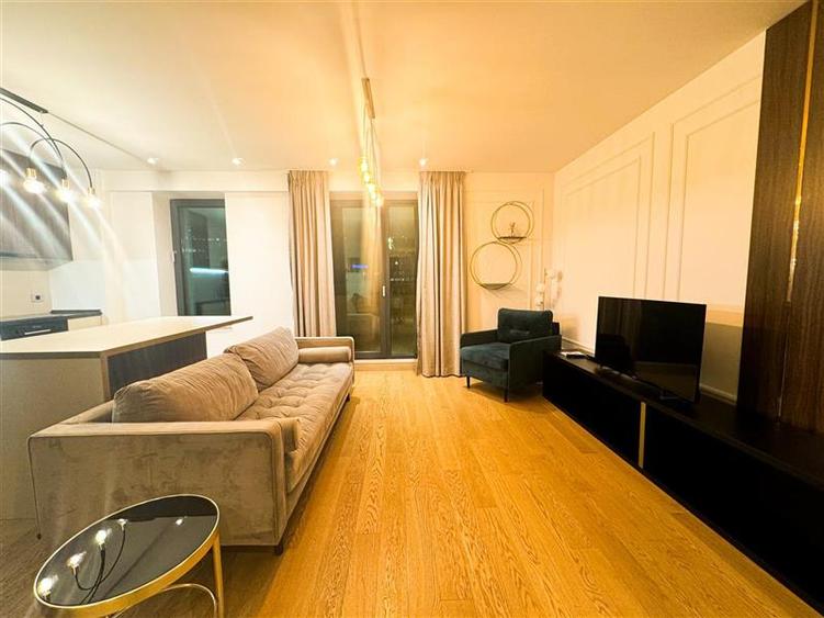 Apartament cu 3 camere semidecomandat, mobilat în Aviației