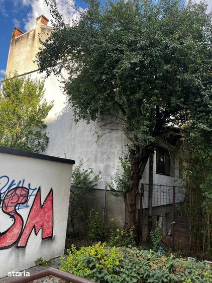 Casă cu 4 camere cu Teren 100 Mp în Central