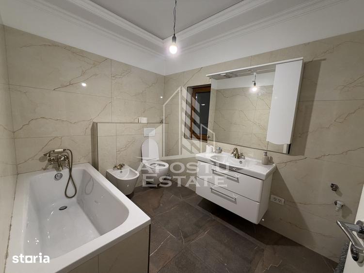 Casă cu 4 camere cu Teren 300 Mp în Central