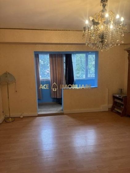 Apartament cu 3 camere decomandat, mobilat în Doamna Ghica