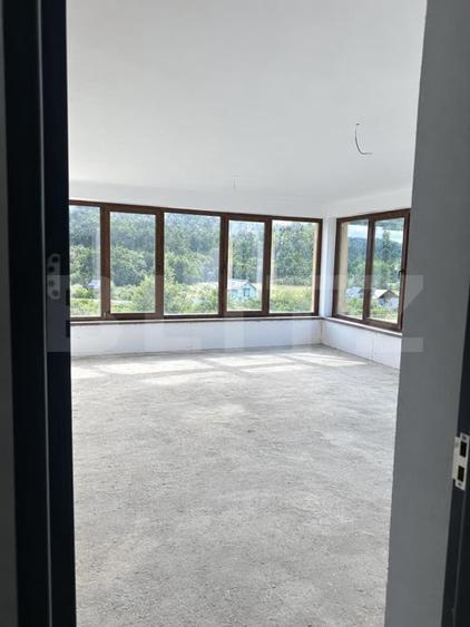 Casă individuală cu 8 camere cu Garaj în Cocu