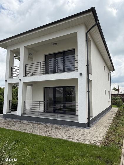 Casă cu 5 camere cu Teren 642 Mp în Pictor Rosenthal