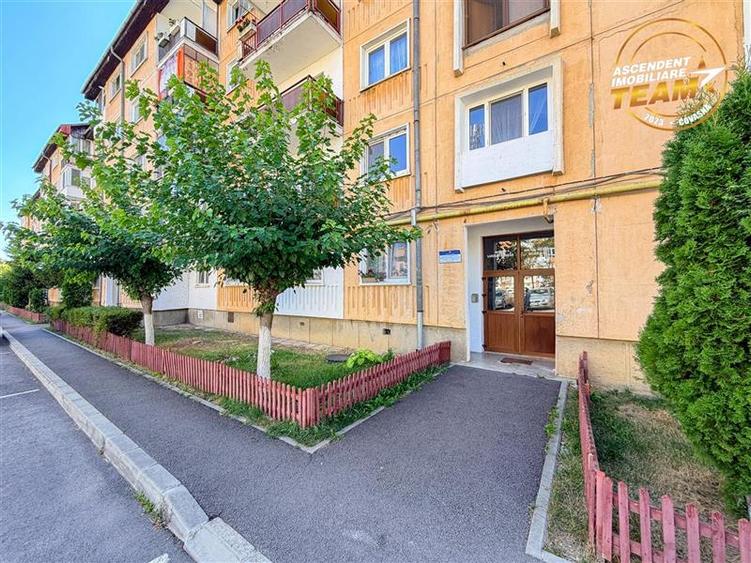 Apartament cu 3 camere decomandat în Lenin