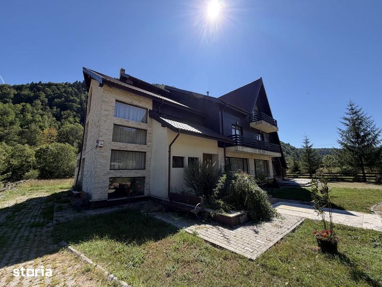 Casă cu Teren 3295 Mp în Tulnici