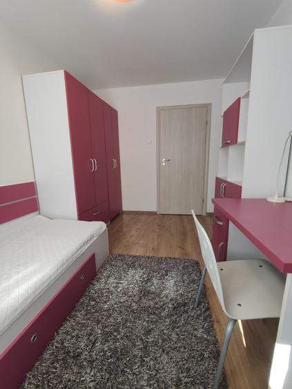 Apartament cu 3 camere decomandat în Boema
