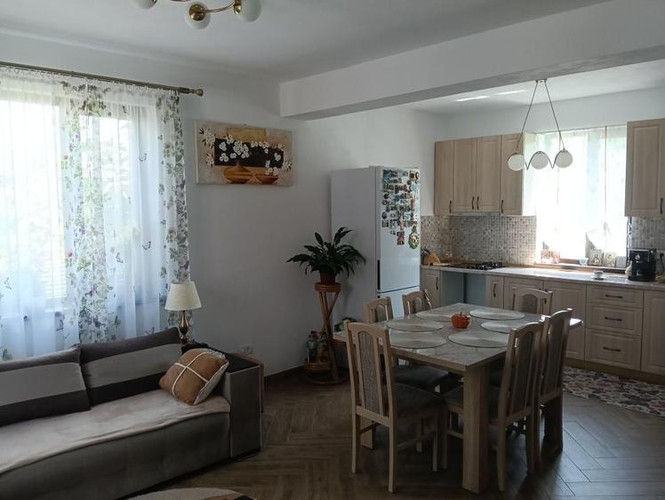 Casă cu 4 camere în Budești