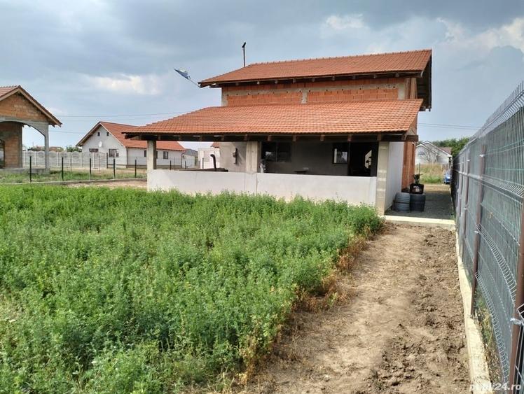 Casă cu 3 camere cu Teren 983 Mp în Peciu Nou