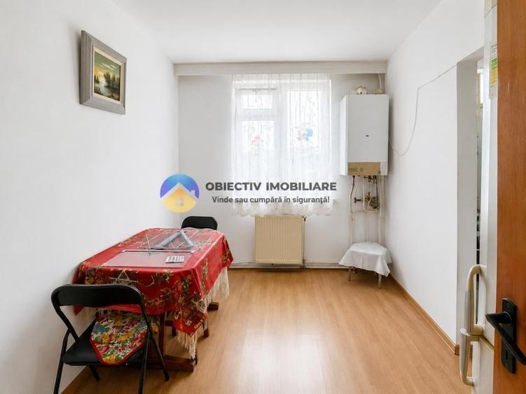 Apartament cu 3 camere decomandat în Mărăței