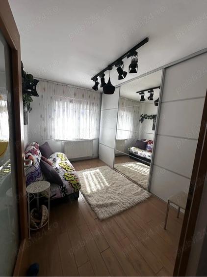 Apartament cu 4 camere decomandat în Central