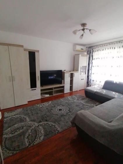 Apartament cu 3 camere decomandat, mobilat în Tomis Nord