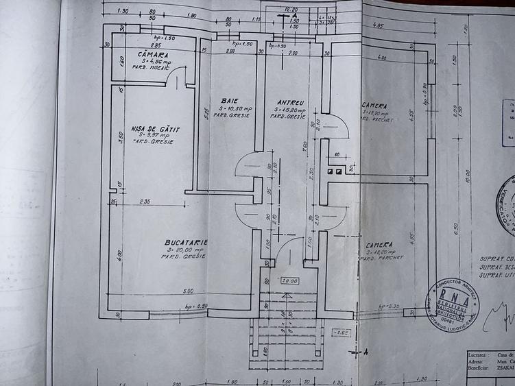 Casă cu 4 camere în Central