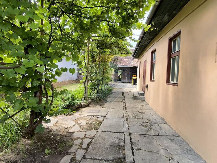 Casă cu 2 camere cu Canalizare în Central