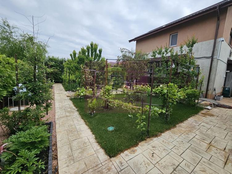 Casă individuală cu 4 camere cu Canalizare în Săbăreni