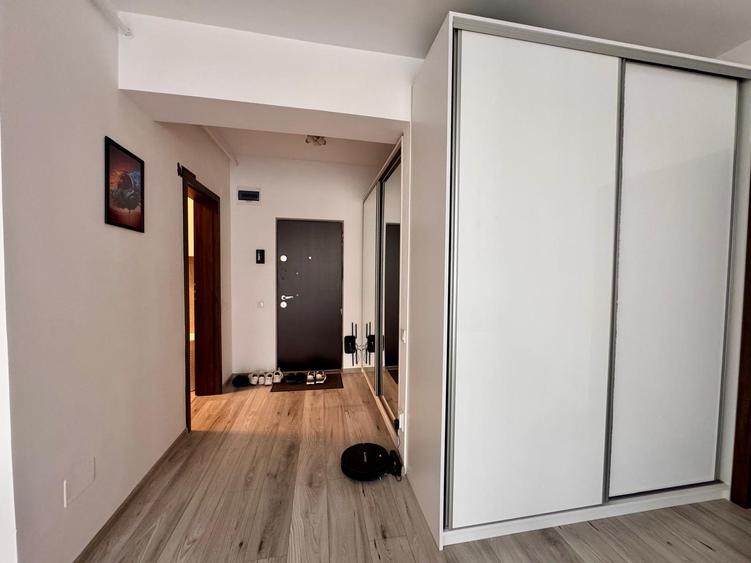 Apartament cu 2 camere semidecomandat, mobilat în Pantelimon