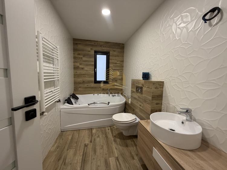 Casă individuală cu 4 camere cu Canalizare în Dâmbul Rotund
