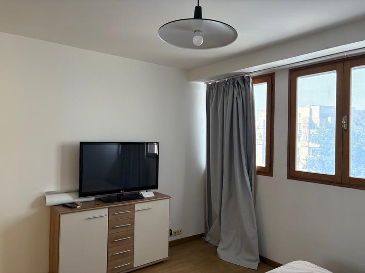 Apartament cu 3 camere decomandat, mobilat în Magheru