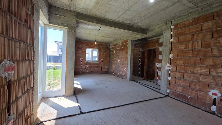Duplex cu 5 camere cu Canalizare în Dumbrăvița